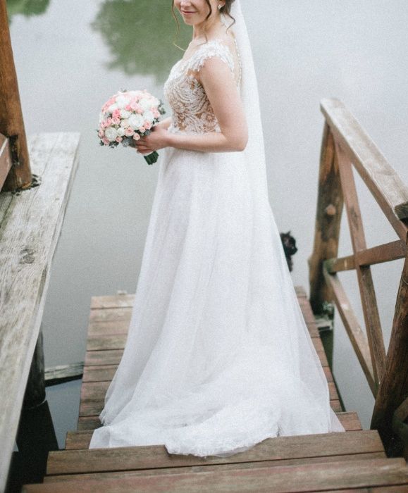 Продам стильну весільну сукню