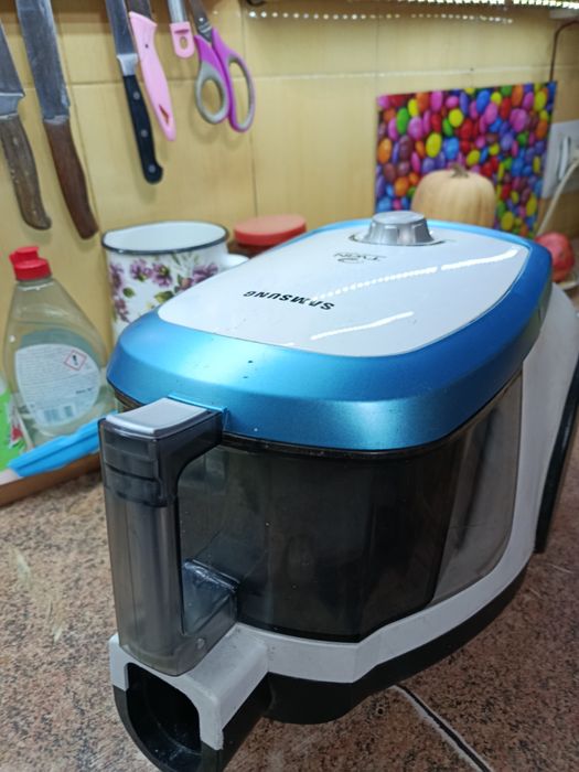 Пылесос SAMSUNG колбовый мощный