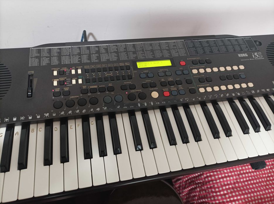 Teclado musical korg I5S