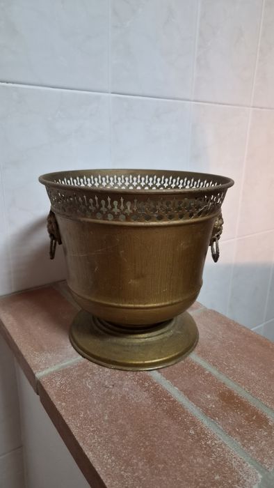 Vaso decorativo em latão