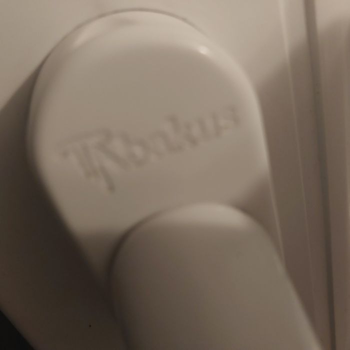 Okna białe plastikowe