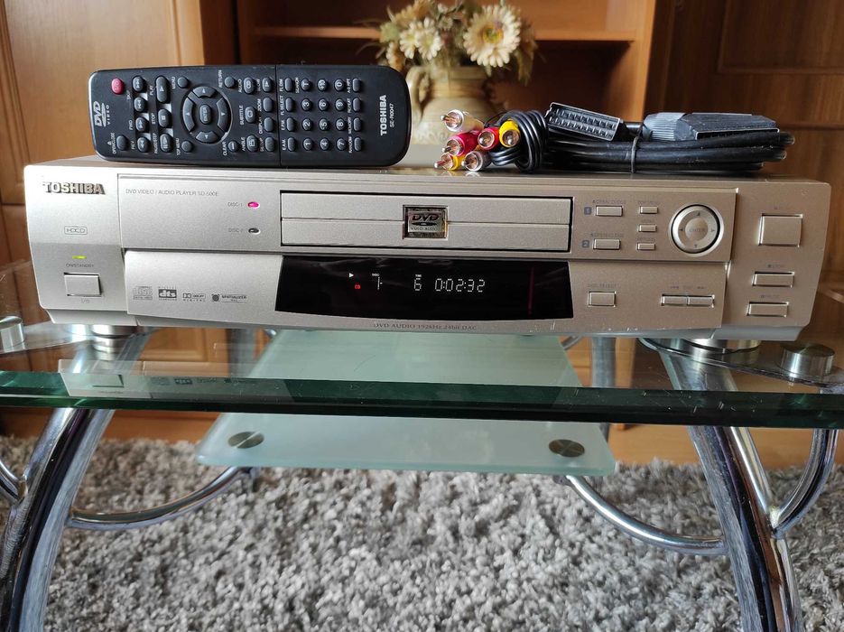 Odtwarzacz DVD na 2 płyty Toshiba SD-500EE oraz pilot
