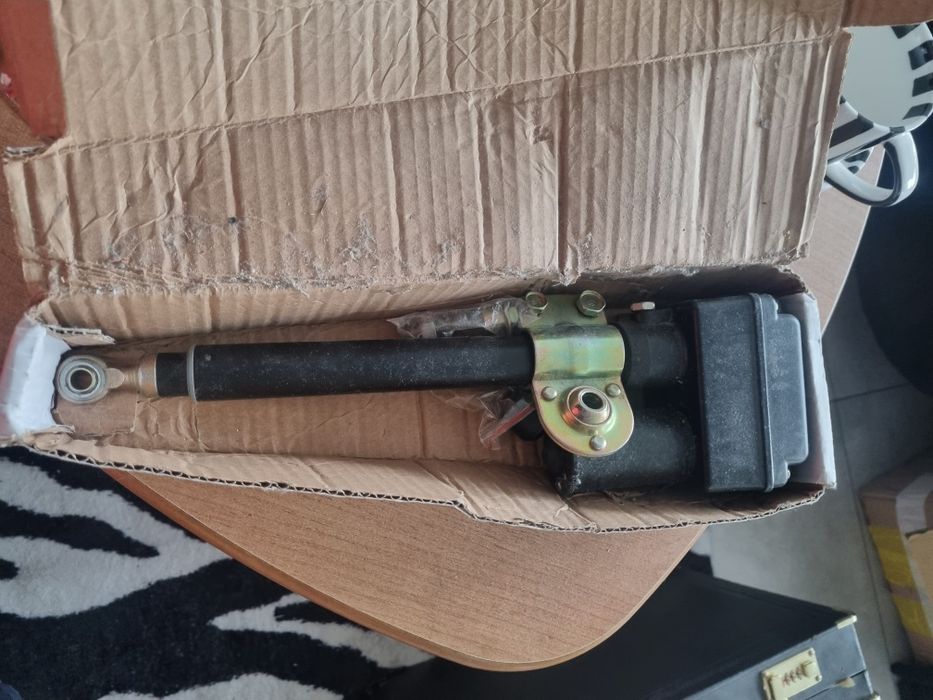 Siłownik liniowy do bram