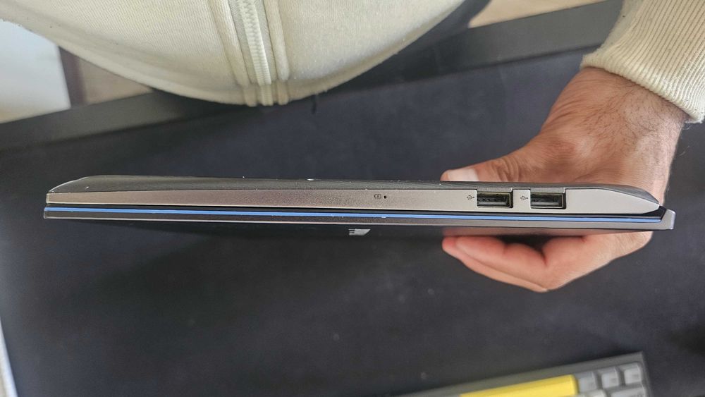 ASUS Vivobook i7 12GB RAM Notebook - Excellent condition!64584337528962122