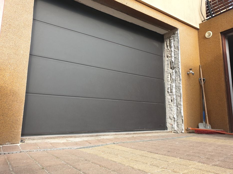 Bramy segmentowe z  MONTAŻEM