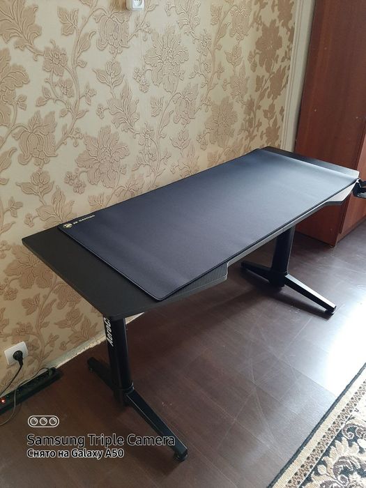 Продам компьютерный стол для геймеров AEROCOOL ACD-160