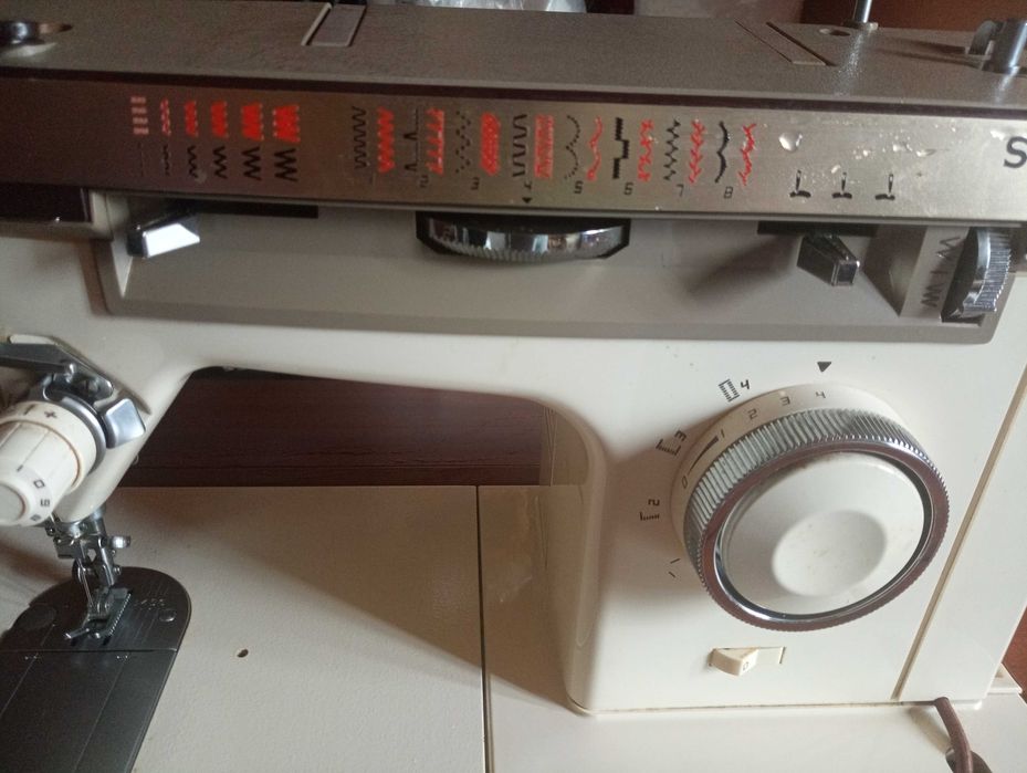 Máquina de Costura Singer