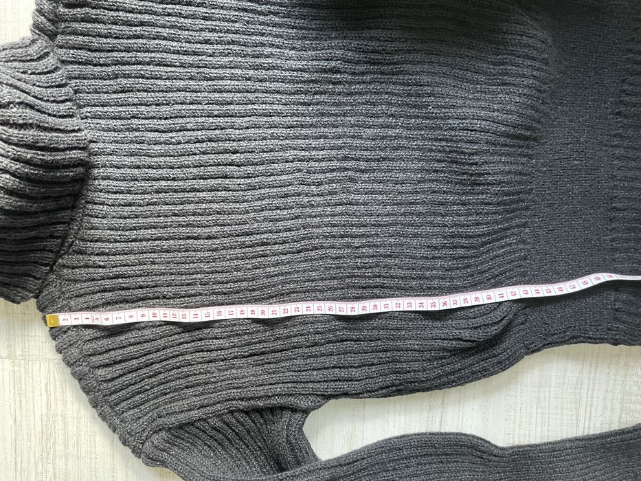 Sukienka swetrowa, prążkowa idealna na zimne dni