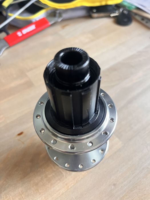 Nowa piasta Tył Rondo 12x142 28h Shimano