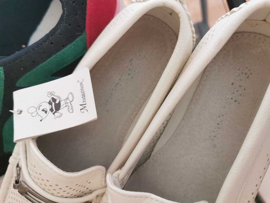 Білі мокасини з перфорацією