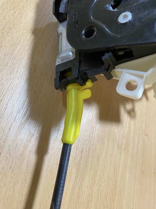 Замок лівої задньої двері Porsche Macan