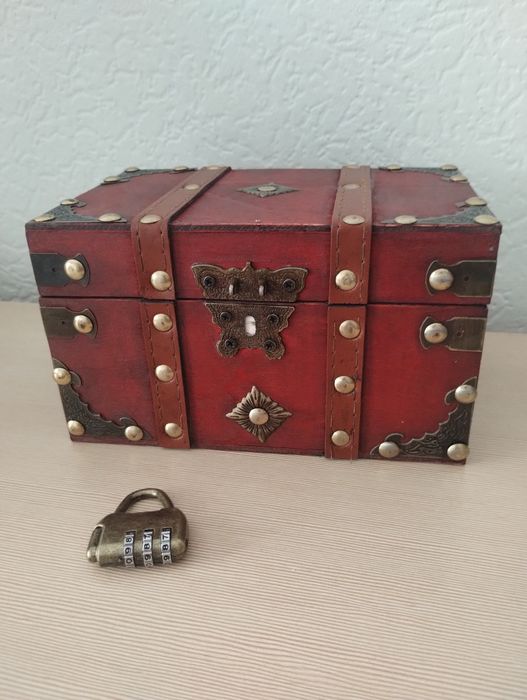 Kuferek na biżuterię