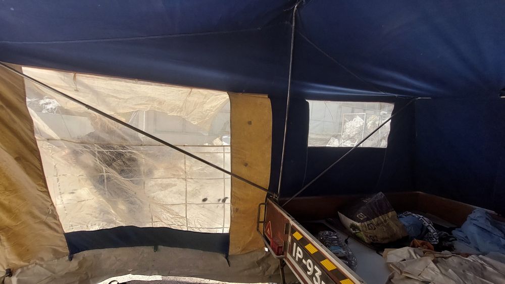 Atrelado tenda..