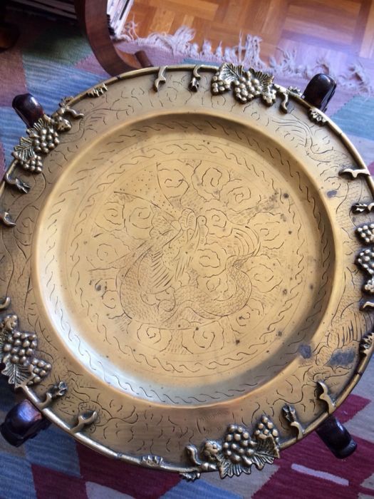Mesa de apoio oriental rara
