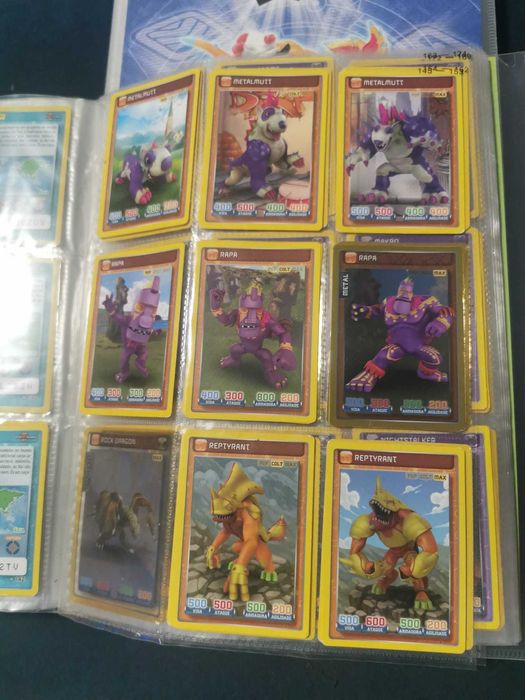 Cadernetas Invizimals+Cartas (Batalha de Caçadores e Desafios Ocultos)