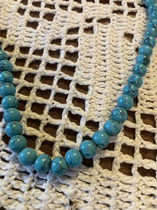 Naszyjnik howlit kulki