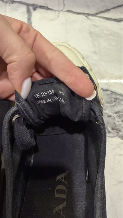 Кеди красовки чорні Prada 39 оригінал