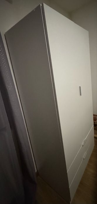 Roupeiro Branco com 2 Portas de Bater e 2 Gavetas