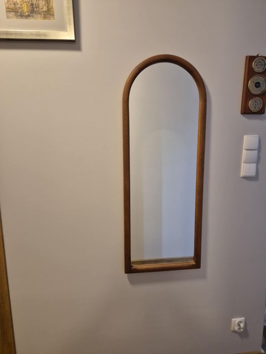 Lustro jak nowe w drewnianej ramie