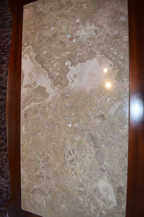 Mesa de centro em madeira e mármore