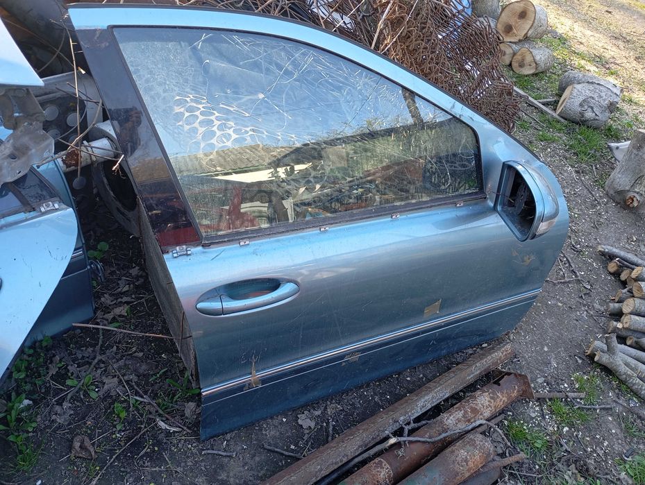 Продам  двери w203 мерседес