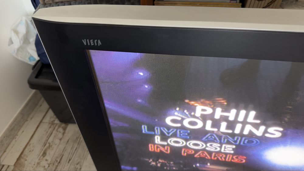 Televisão Panasonic  Viera 105 cm
