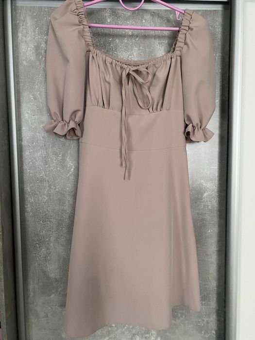 Продам плаття святкові