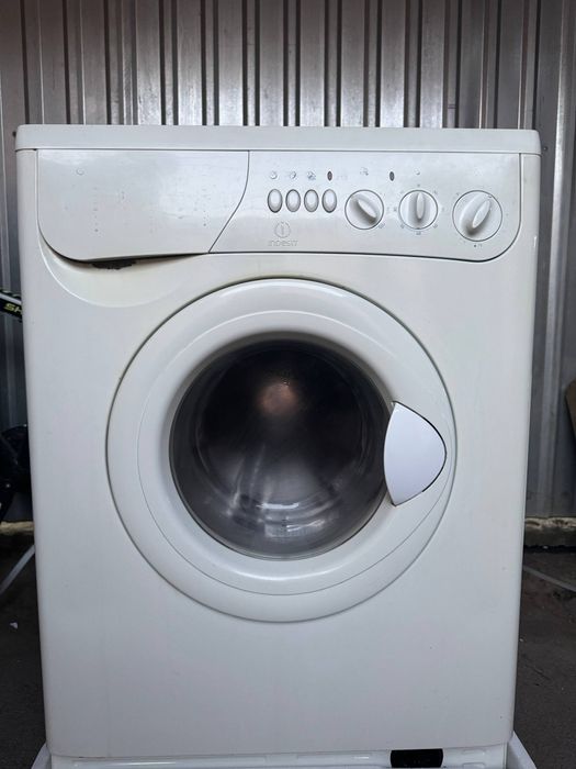Стиральная машина Indesit под ремонт
