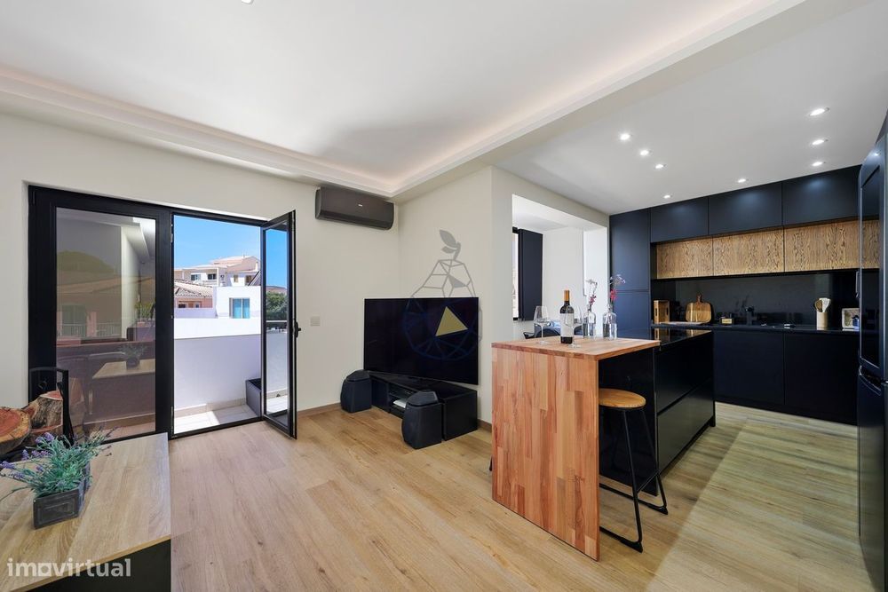 Apartamento com 2 Quartos  totalmente renovado e mobilado na Mexilhoei