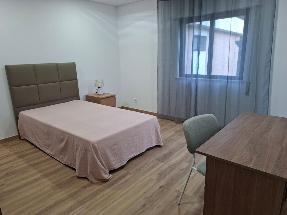 Arrenda-se quartos a estudantes