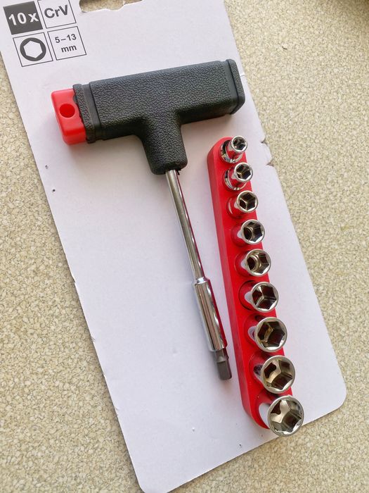 Klucz nasadowy typu T i 9 nasadek