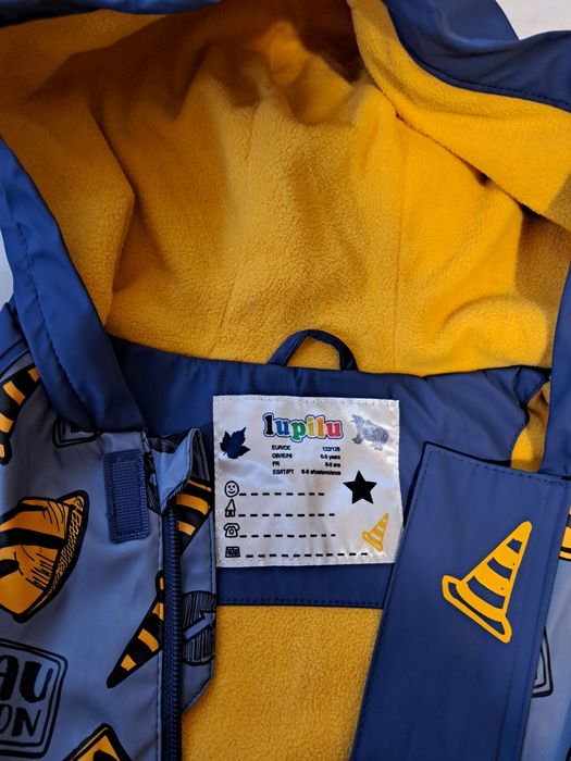 Ocieplana kurtka dziecięca przeciwdeszczowa jak nowa