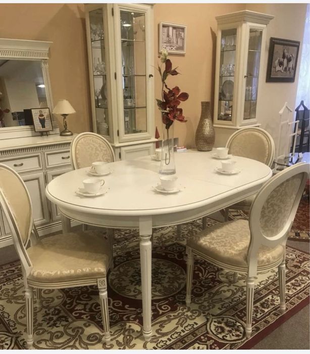 Шикарная Витрина Merx,Стол Merx, диван