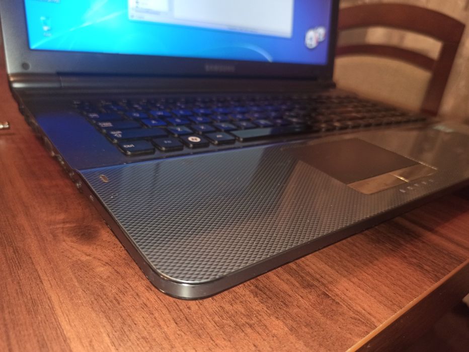 Laptop Samsung rc720 i5 6gb 17cali duży