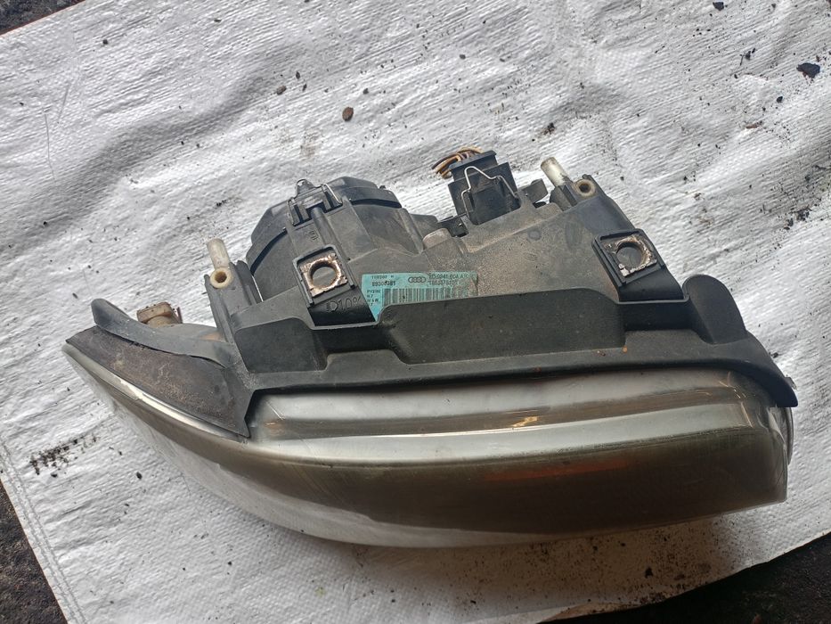 Lampa prawy przód audi a4 b5 lift