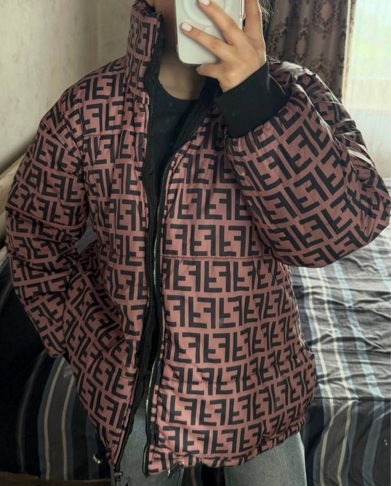 Пуховик під бренд Fendi