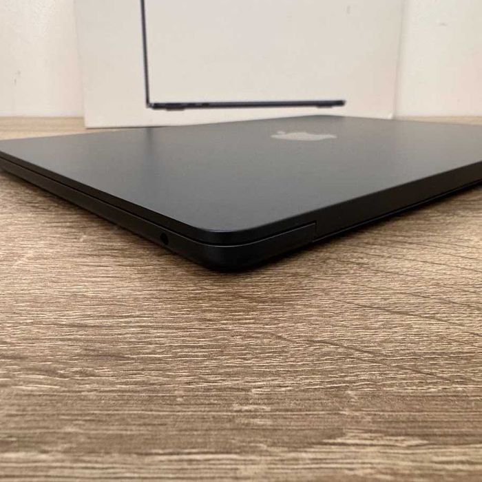 Macbook Air 13" 2025 M4 / 16Gb / SSD 256Gb акб:100% (код: M1114)
