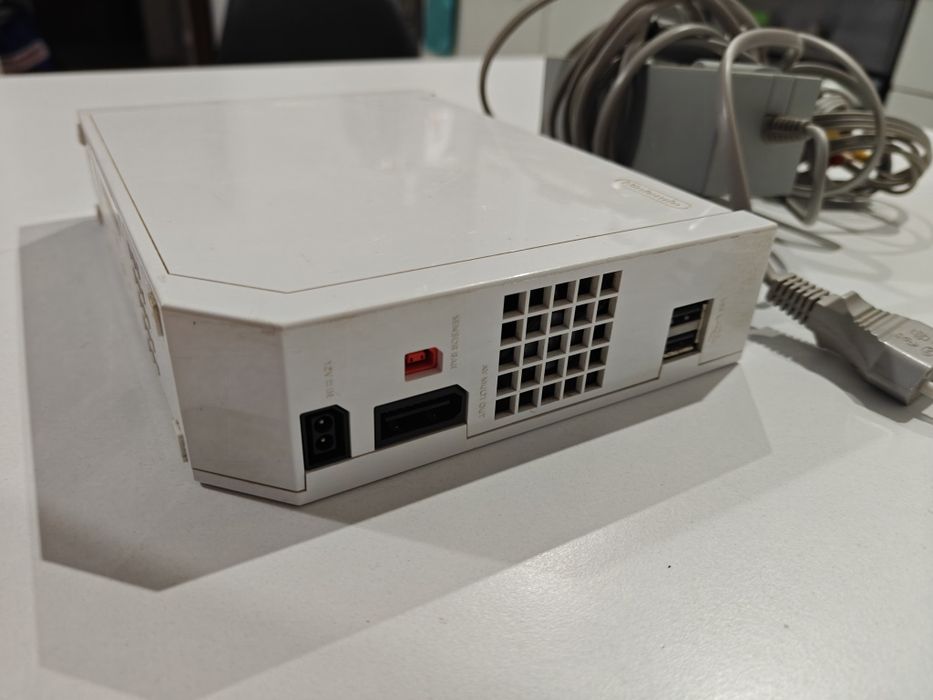 Nintendo Wii z zasilaczem