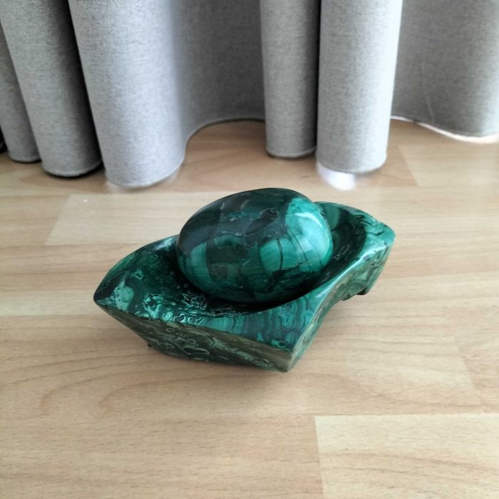 Peça decorativa ovo + base em malaquite genuína do Congo