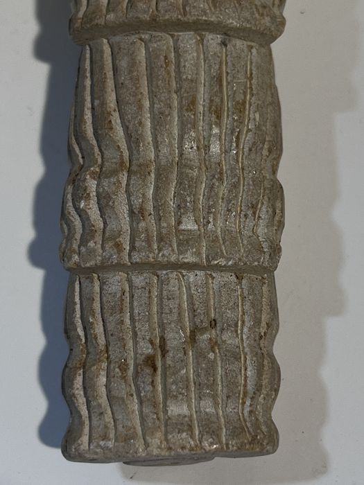 Escultura em Pedra Talhada - Tótem / Pendente Decorativo Rústico (15 cm)