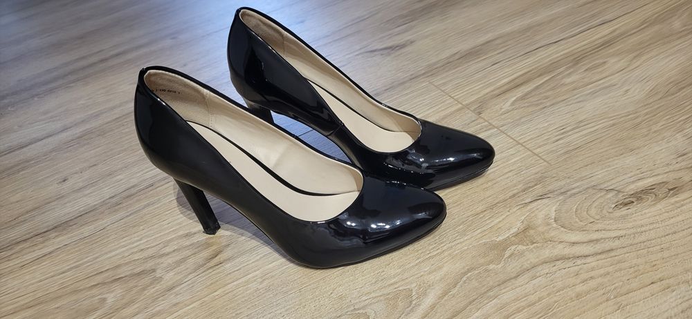 Czarne szpilki rozmiar 37