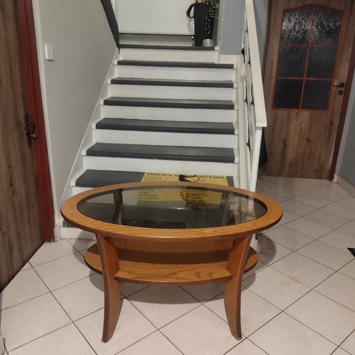 Stolik kawowy ze szklanym blatem