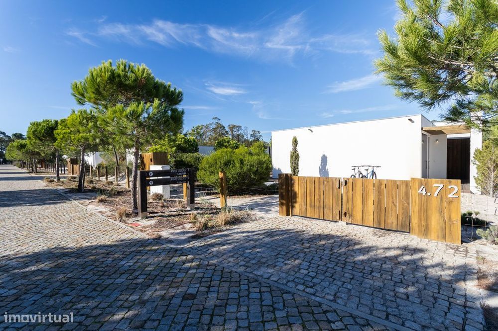 Descubra o Seu Refúgio dos Sonhos em Tróia: Moradia T3 em Luxuoso Eco