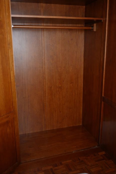 Roupeiro madeira com 3 portas