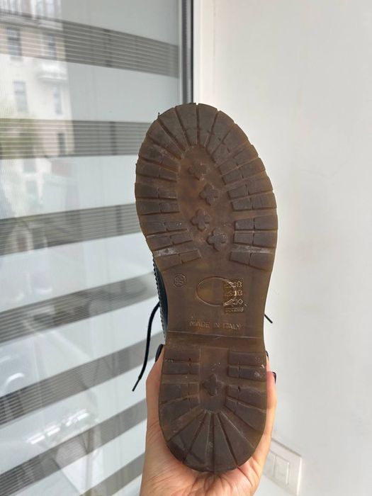 Шкіряні броги типу Dr.Martens, Steels