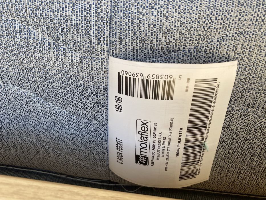 Cama e colchão semi-novos