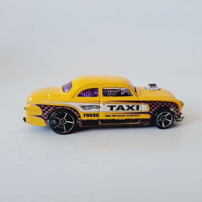 Carrinho Hot Wheels Taxi T9595