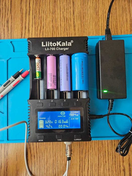 LiitoKala Lii-700 зарядний пристрій charger lii700 lii 700