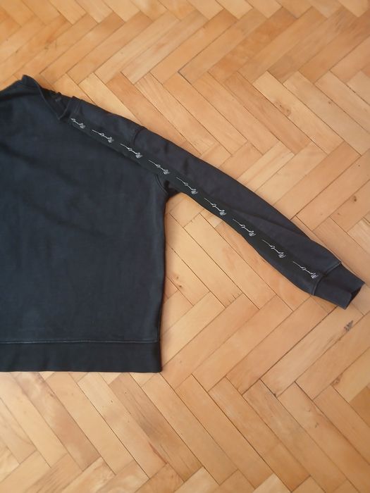 Bluza dresowa czarna z małym napisem L Mennace