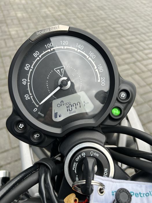 Triunph street scrambler